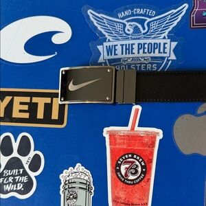 Mens Size 42 Nike Silver Buckle Black and White Belt